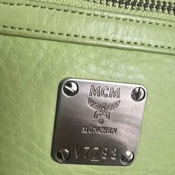 Like new!  Soft Lime Green MCM Hobo Shoulder Bag and MCM Dustbag - Picture 3 of 13